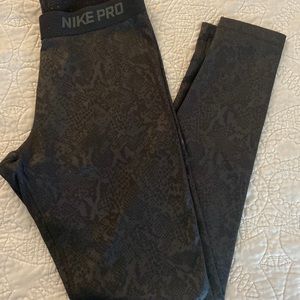 Snakeprint nike pro leggings